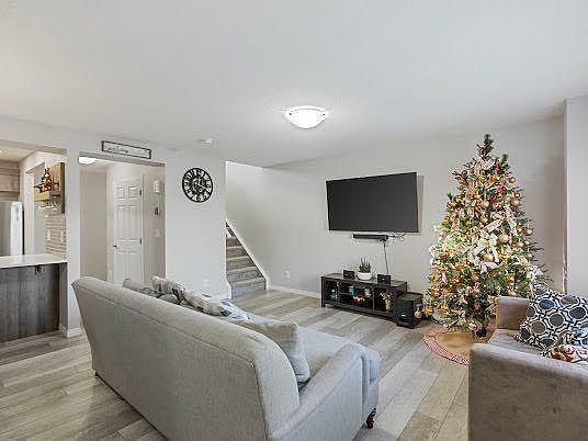5th image of 203 Windford Cres SW