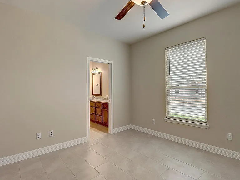 2202 Crystal Bay Dr — Photo 36