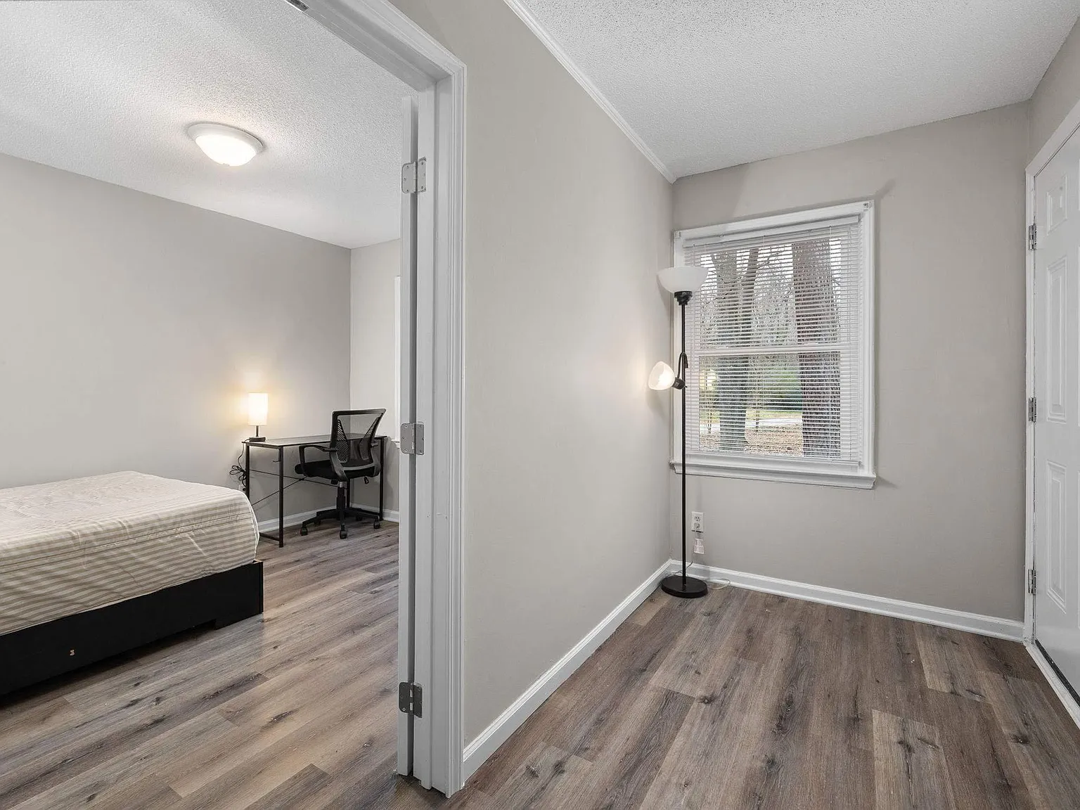 3 bed, 2.0 bath, 925 sqft, $1,048 — Photo 4
