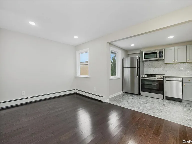 120 Maple Ave — Photo 5