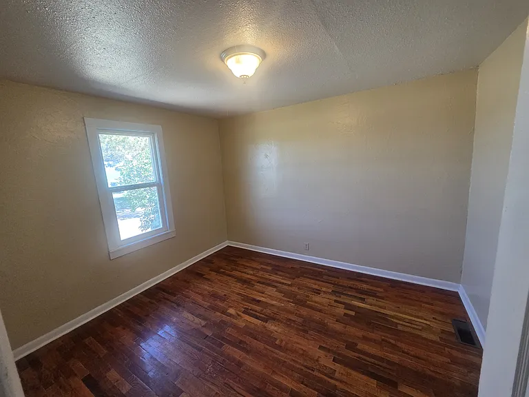 22977 River Rd — Photo 13
