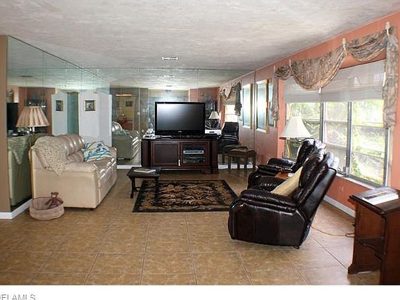 5th image of 5330 SW 2nd Ave