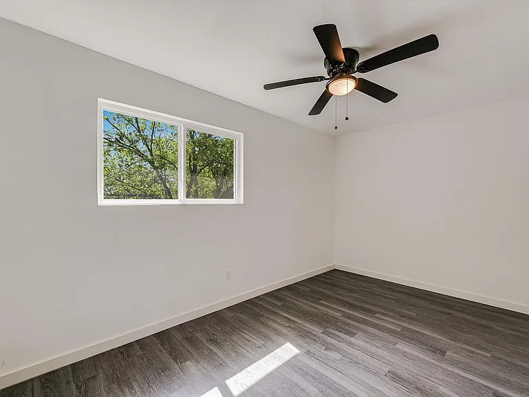 6913 Shannon Dr — Photo 13