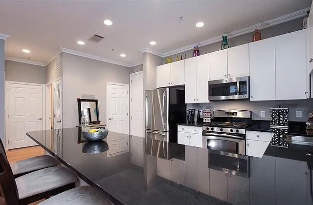 1200 Grand St #322 — Photo 2