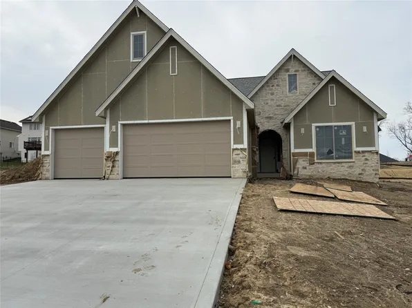 9013 Timberwood Dr, Johnston, IA 50131
