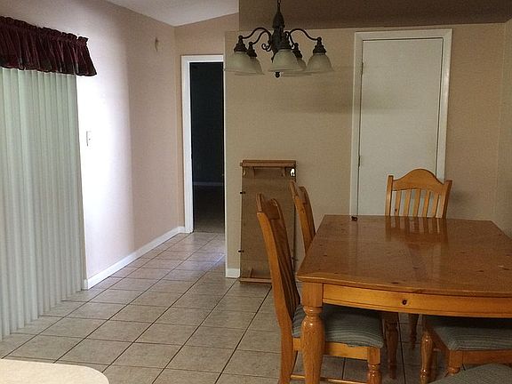 Kitchen eating area