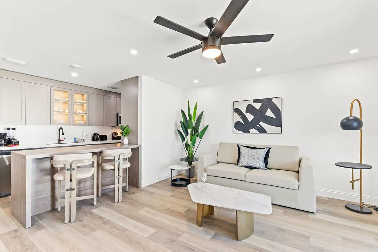 1 bed, 1.0 bath, 495 sqft, $1,274 — Photo 2