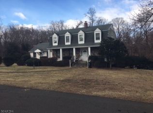 286 Crest Pl, Franklin Lakes, NJ 07417