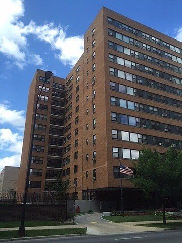 2nd image of 6118 N Sheridan Rd APT 308