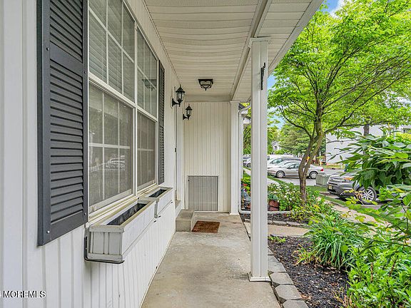 4th image of 568 Davids Court