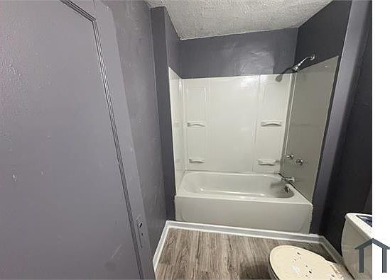 4th image of 1080 E 74th St #2