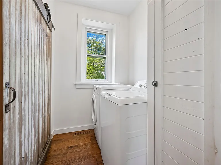 416 E Athens Ave — Photo 29