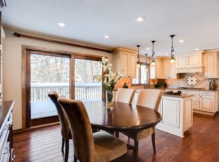 126 Sweetwater Dr, Apple Valley, MN 55124