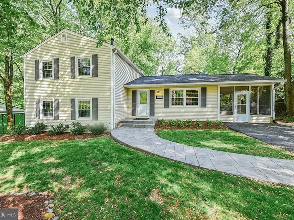 2241 Senseney Ln, Falls Church, VA 22043