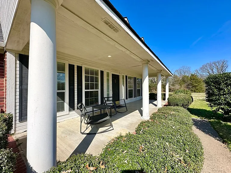 10191 FM 607 N — Photo 8