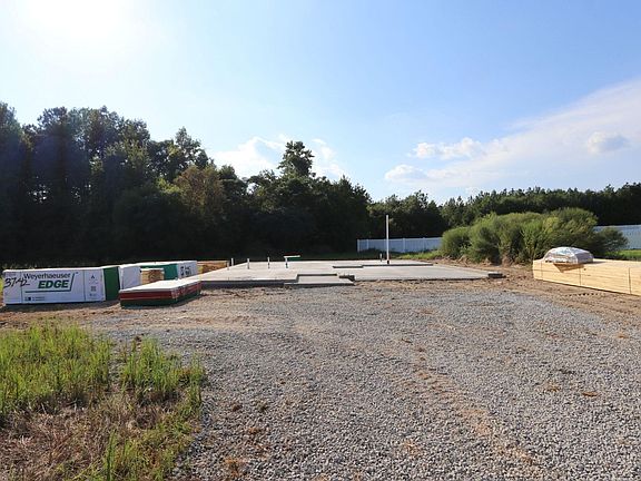 3rd image of 42 Mendenhall Dr
