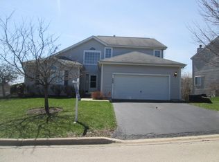 435 N Crooked Lake Ln, Lindenhurst, IL