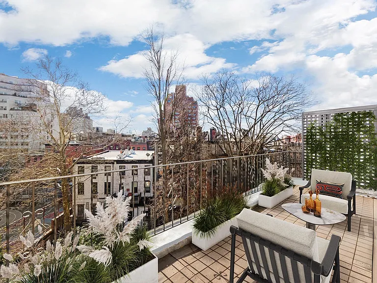 136 W 11th St #3 — Photo 11