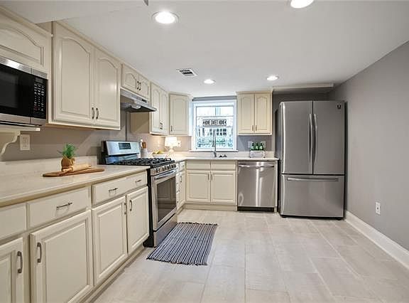 3rd image of 1831 S Dupre St Unit B