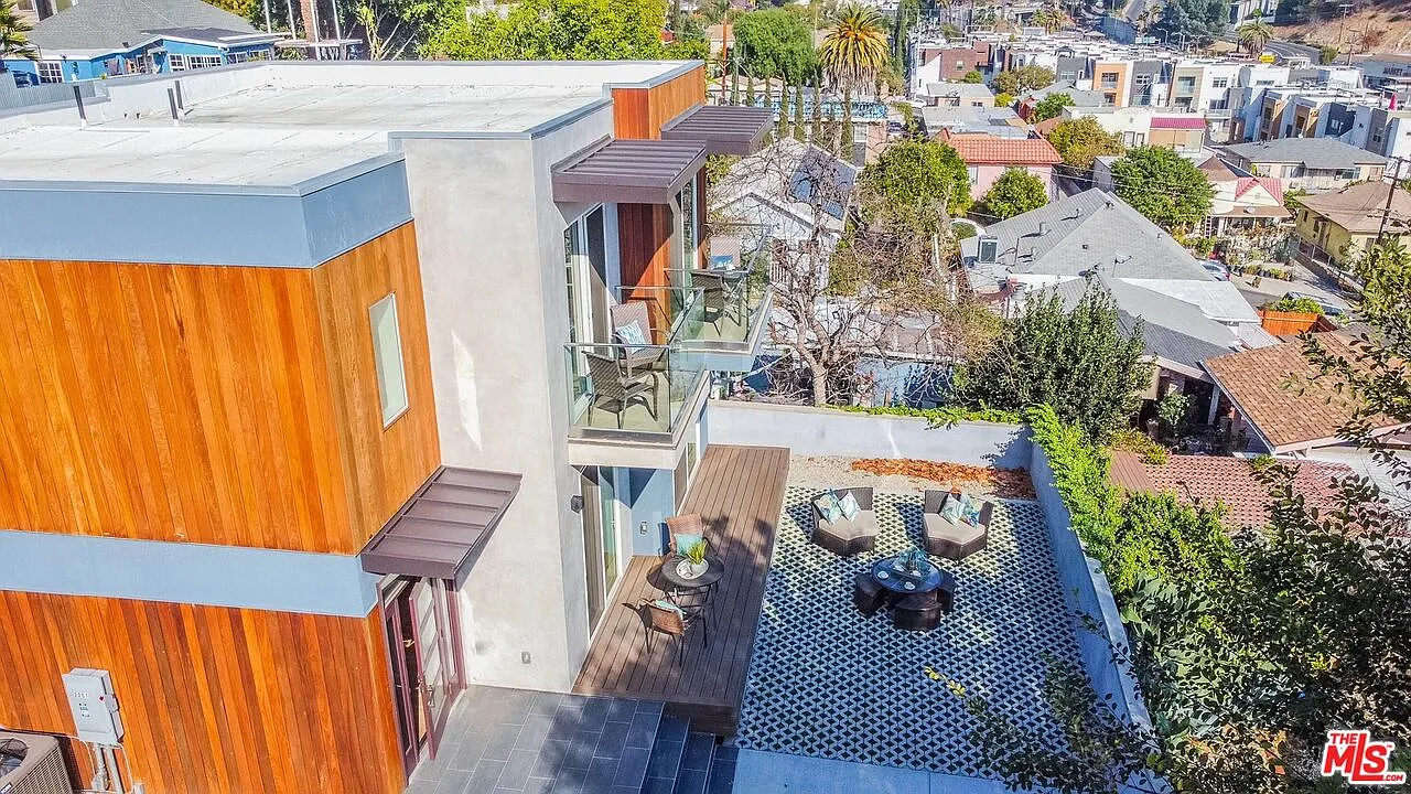 2 bed, 2.5 bath, $5,500 — Photo 3