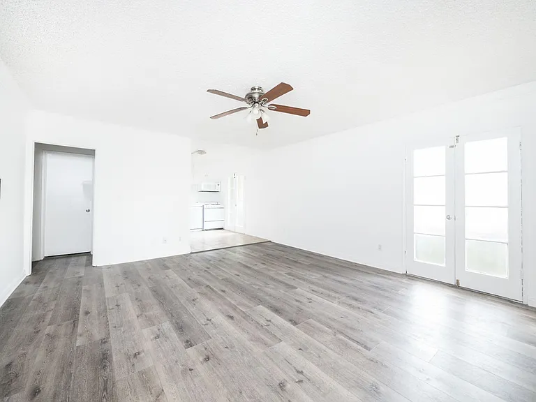 21736 Roscoe Blvd — Photo 17