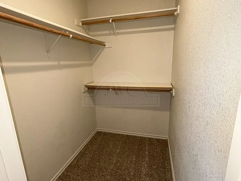912 McDaniel Cir — Photo 19