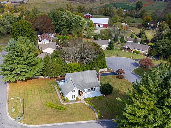 2nd image of 6 Sweetwood Dr
