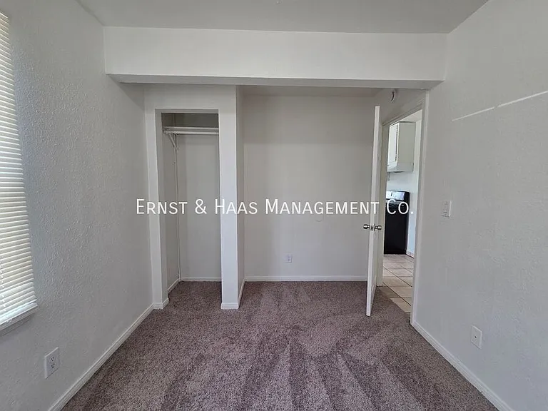 2035 Pine Ave #7 — Photo 11