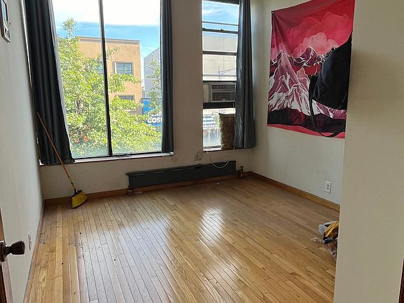 4th image of 3116 Steinway St