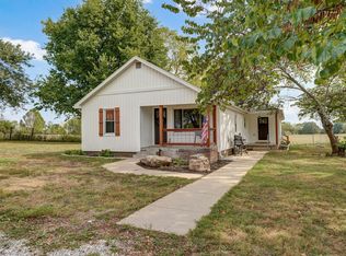 679 Walnut Shade Rd, Crane, MO 65633