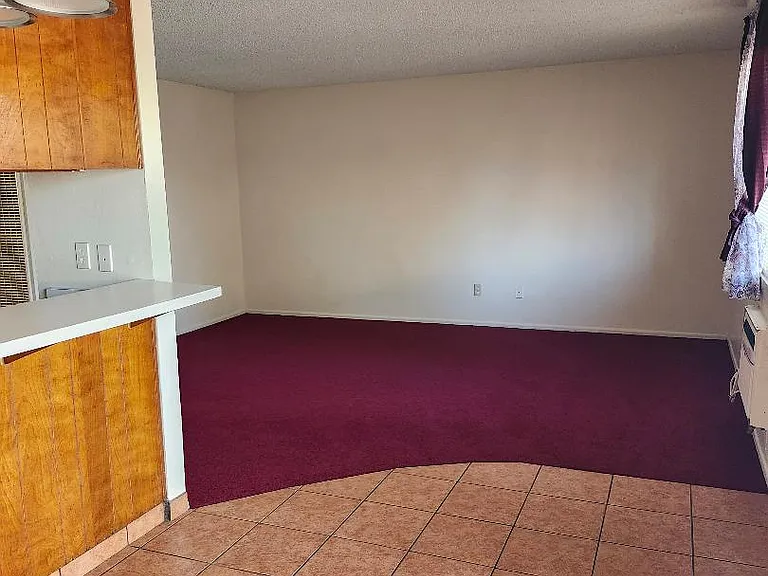346 E B St — Photo 7