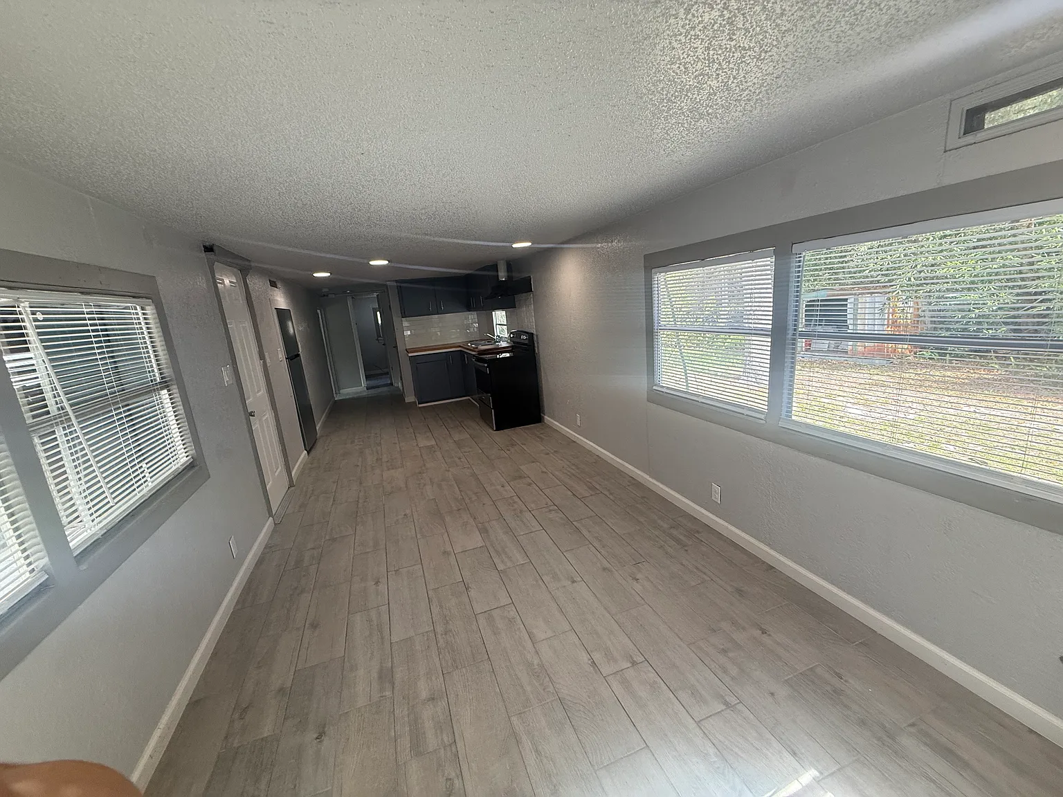 2 bed, 600 sqft, $1,300 — Photo 3