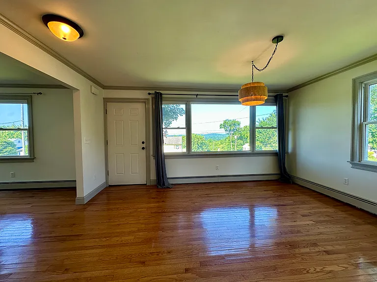 10 Curtis Ave — Photo 7