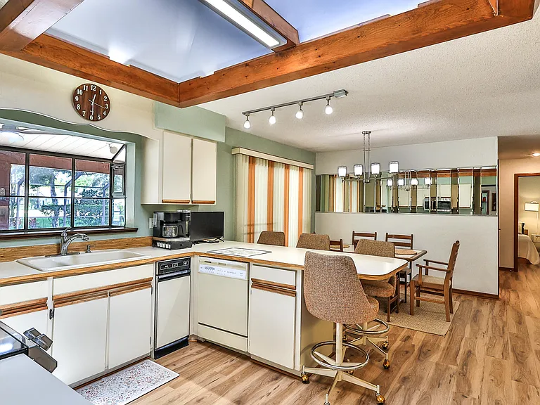 1807 Lindbergh Ln — Photo 15