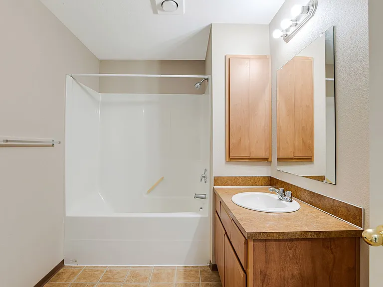 Hawk's Point Apartments — Photo 73