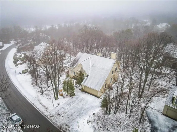 206 Wild Pines Dr, Long Pond, PA 18334