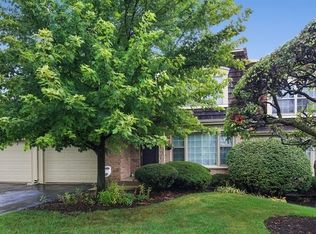2S641 Avenue Normandy E, Oak Brook, IL 60523