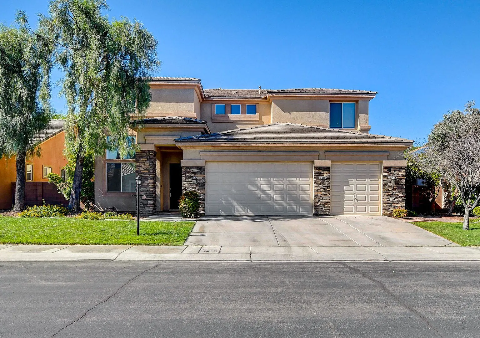 City/Mtn Views From This Stunning 5bd/3ba, Unfurnished Residence — Photo 1