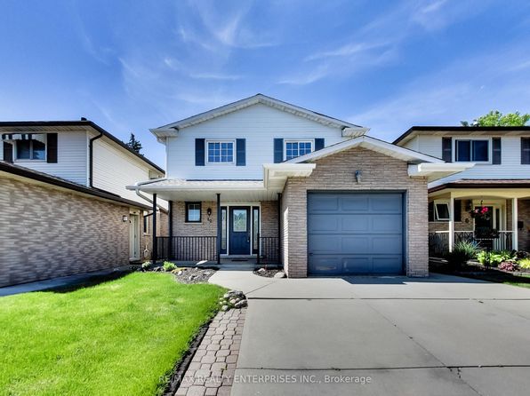 10 Titmouse Ct, Hamilton, ON L9A 4Y9