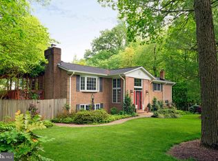 11401 Lakin Pl, Oakton, VA 22124