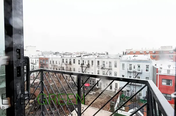 Rented by Greenrock Management | media 50