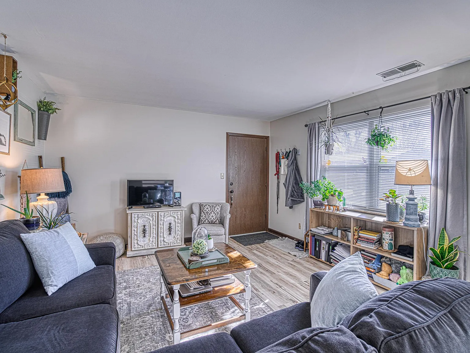 2 bed, 1000 sqft, $1,150 — Photo 2
