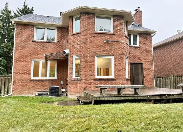 52 Fairholme Dr — Photo 24