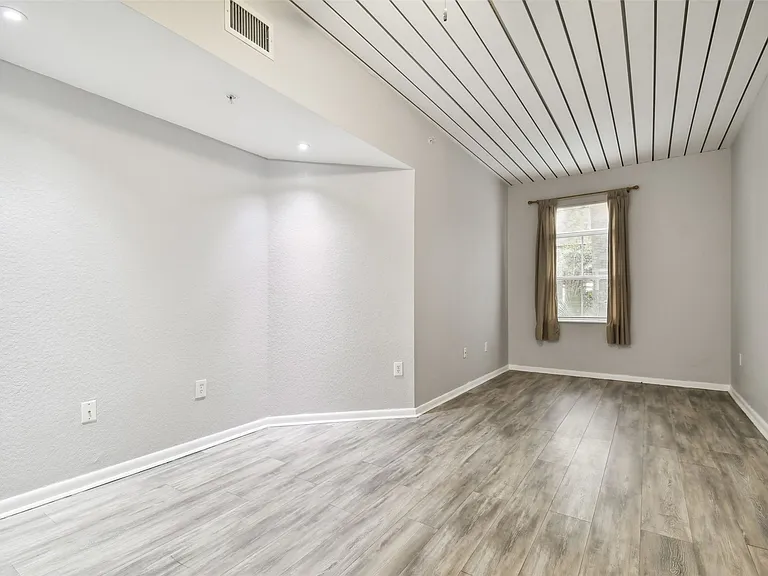 2402 W Azeele St #418 — Photo 26
