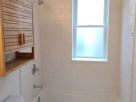 3rd image of 4216 N Leavitt St #1