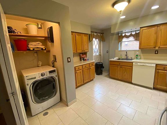 4th image of 77 Dahlgren Pl APT 2B