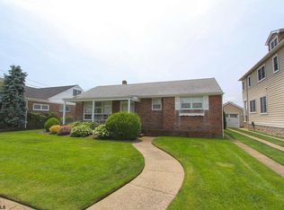 12 S Cedar Grove Ave, Margate, NJ 08402