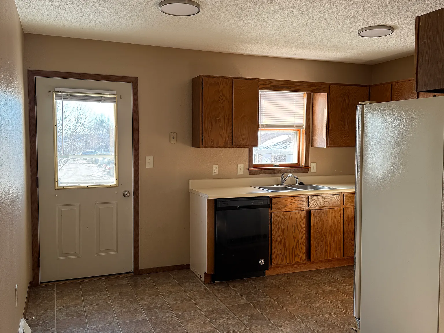 1006 Castlewood Drive — Photo 3