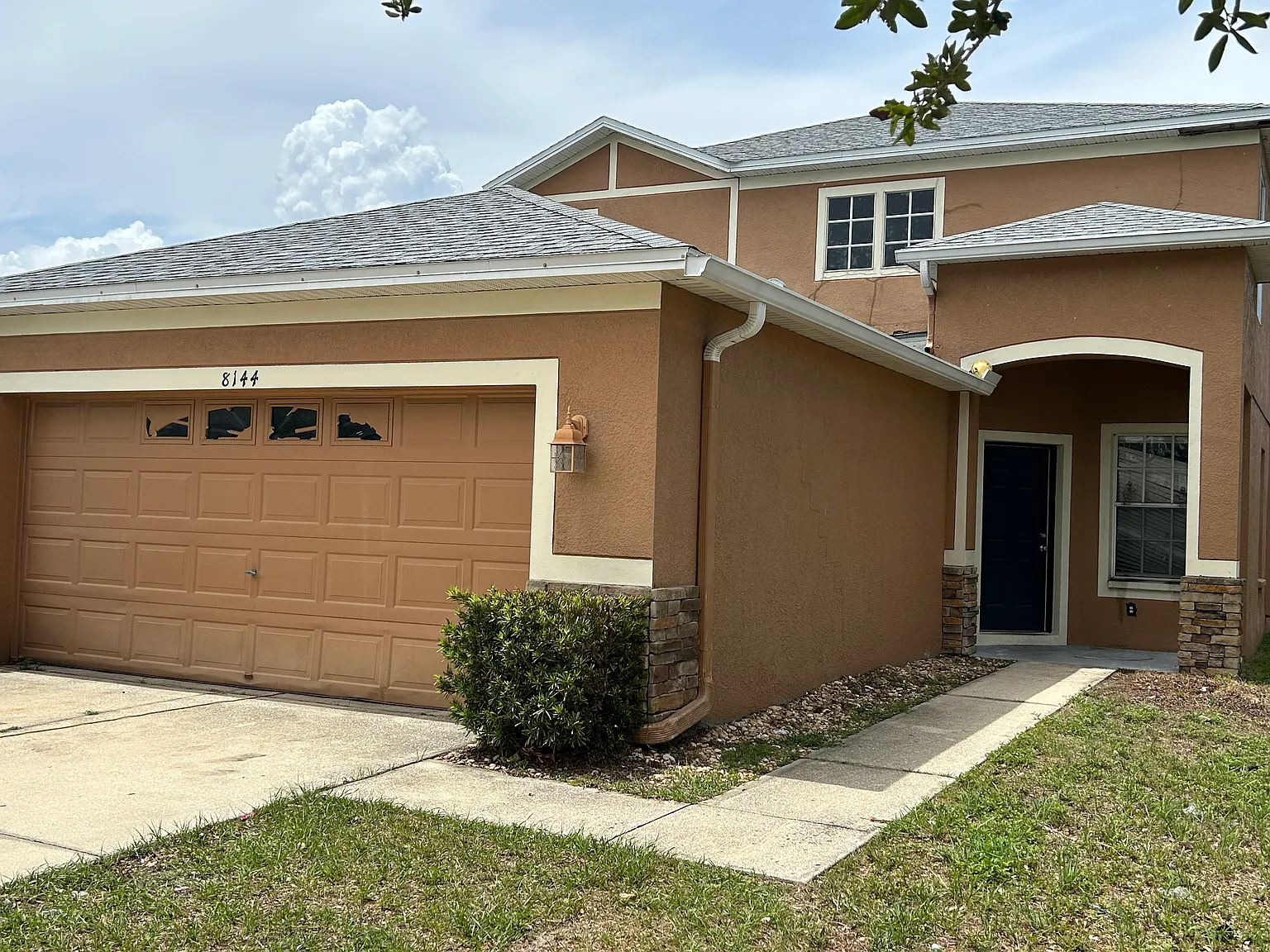 3 bed, 2010 sqft, $2,300 — Photo 1