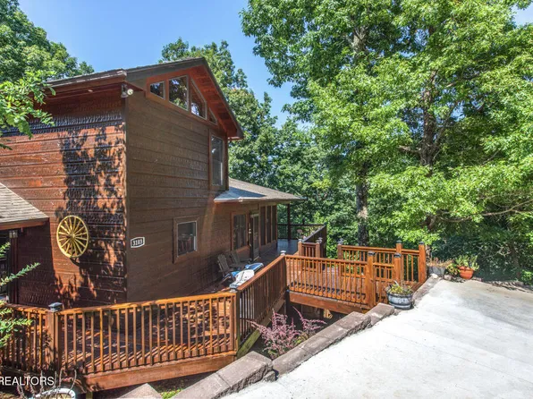 3103 Perry Circle Ln, Sevierville, TN 37862